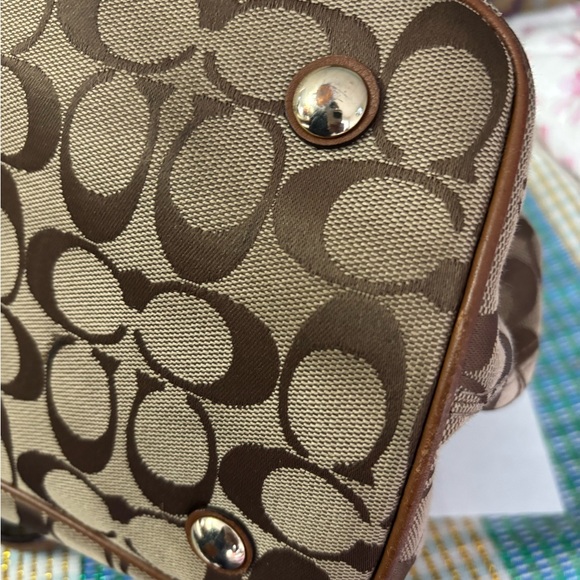GUC Coach and Brown Shoulder Bag with Signature Design - Picture 11 of 12